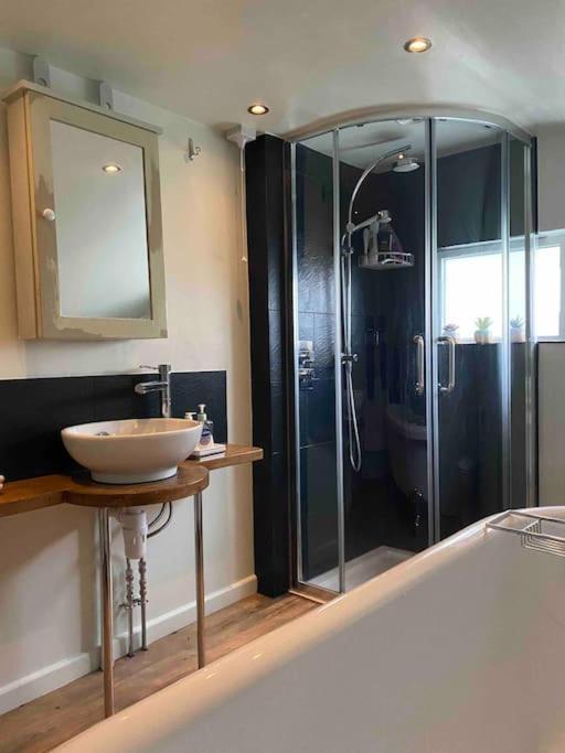 Stunning 2 Bedroom Flat In A Central Location New Alresford Dış mekan fotoğraf